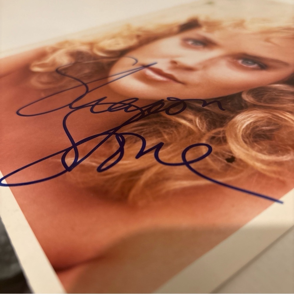 SHARON STONE Signed Autographed   8X10 Photo - Picture 2 of 3